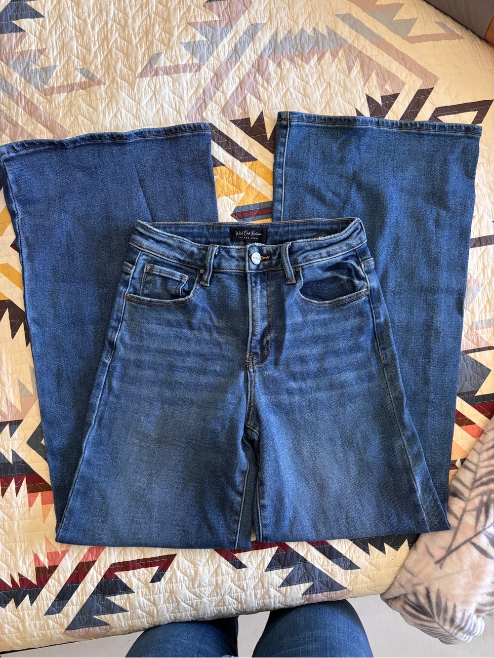 Wide-Leg High-Rise Jeans in Medium Blue